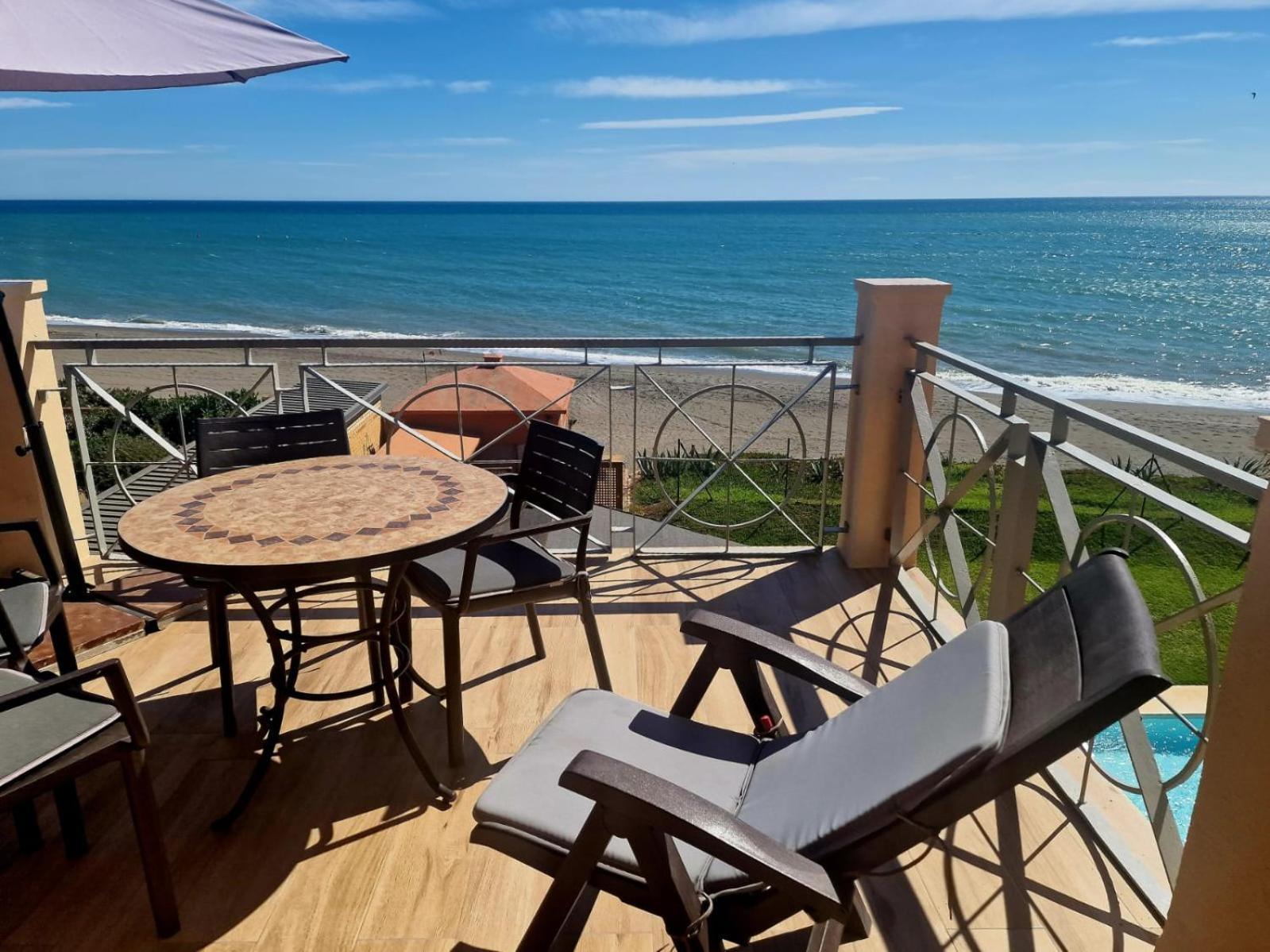 Exclusive Beachfront Penthouse Almayate Alto Exterior foto